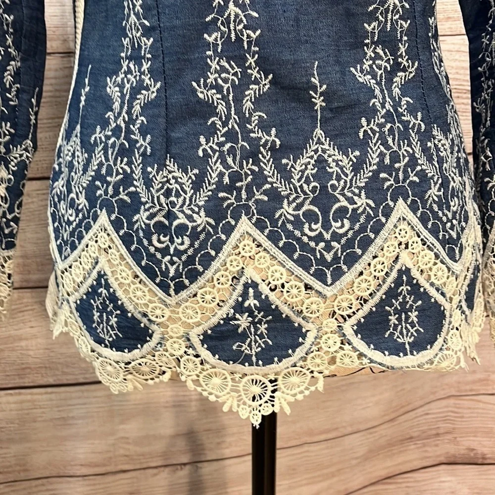 Elaris Sweater Lace Stitching Buttons Blue Size Small Lightweight Long Sleeves